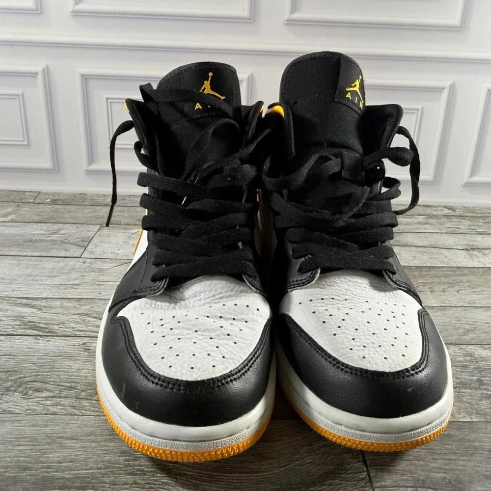 2020 Wmns Air Jordan 1 Mid SE Black, white, and yellow